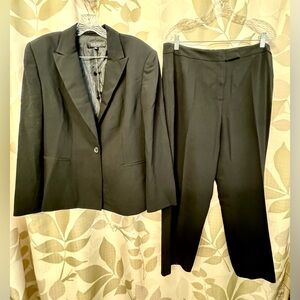 Women’s Kasper pantsuit Sz 16